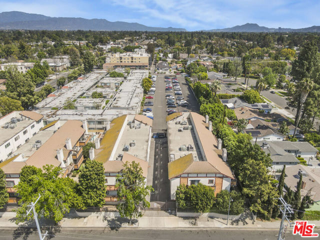 5534 Sylmar Avenue, Sherman Oaks CA: https://media.crmls.org/mediaz/460cf00b-60ef-4c13-ada7-74677fa4ab8e.jpg