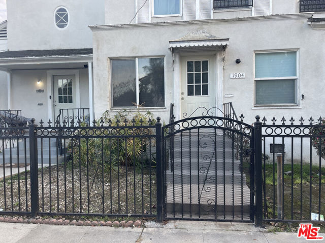 1904 W 37th Place, Los Angeles CA: https://media.crmls.org/mediaz/460d9956-6d8c-4406-b1d3-d71b84ff674a.jpg