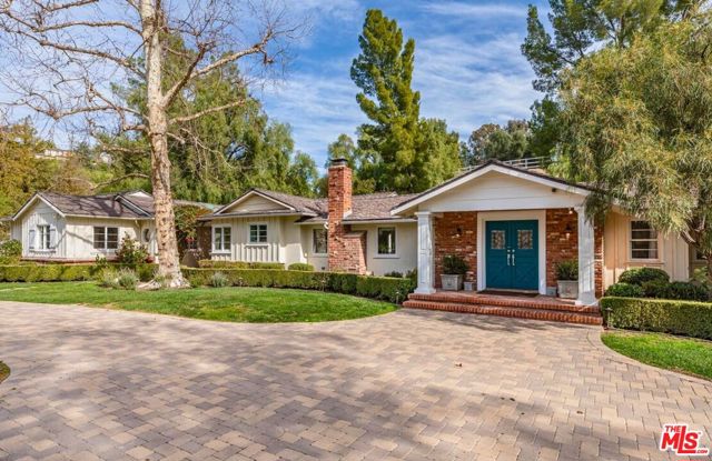 5840 Round Meadow Road, Hidden Hills CA: https://media.crmls.org/mediaz/460de57f-8907-42e8-805b-c73aad896a71.jpg