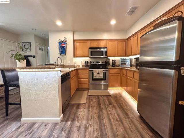 2915 N Texas St, Fairfield CA: https://media.crmls.org/mediaz/460e03d3-79fa-4337-a4dc-c9bd709d078e.jpg