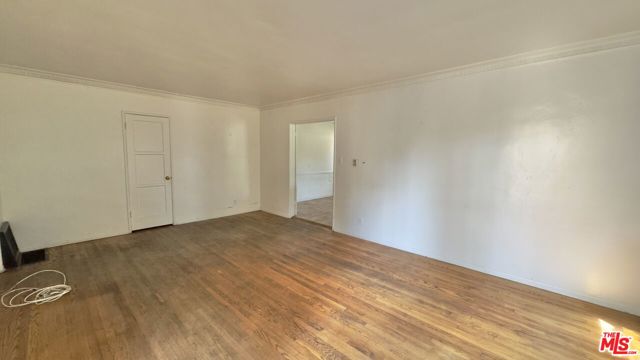 5121 W 20th Street, Los Angeles CA: https://media.crmls.org/mediaz/460e0804-5430-4ab7-9713-97b964a38b6e.jpg