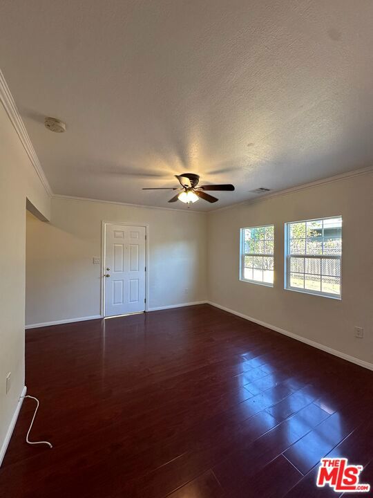10429 Oro Vista Avenue, Sunland CA: https://media.crmls.org/mediaz/460e35f9-18c9-4822-a24e-215f072f5125.jpg