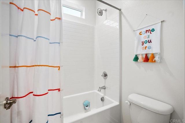 39532 Tannat Drive, Temecula CA: https://media.crmls.org/mediaz/460f00c8-2101-48d6-abb8-0fdfcc7f5e07.jpg