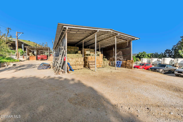 11270 Dominica Avenue, Lakeview Terrace CA: https://media.crmls.org/mediaz/460f60d0-1775-4cc5-8e0c-f59bb862c173.jpg