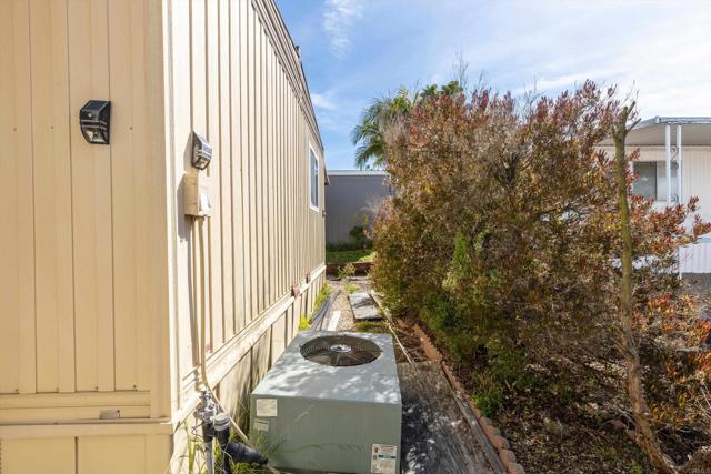 Detail Gallery Image 9 of 12 For 718 Sycamore #104,  Vista,  CA 92083 - 2 Beds | 2 Baths