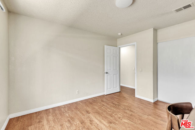 433 E 97th Street, Los Angeles CA: https://media.crmls.org/mediaz/461035ec-3279-43ad-9c19-5ac3de3876ec.jpg