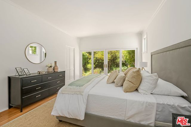 10815 Rochester Avenue, Los Angeles CA: https://media.crmls.org/mediaz/4610572f-e58e-4c5f-a2c4-043d9b964ea2.jpg