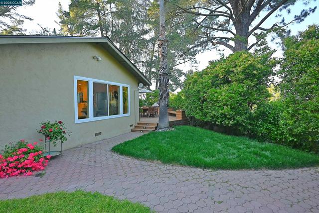 911 Sousa Drive, Walnut Creek CA: https://media.crmls.org/mediaz/4610ac65-1ac5-4889-b080-3bbd73f43e27.jpg