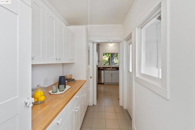 1539 E 38Th St, Oakland CA: https://media.crmls.org/mediaz/4610f8c7-c58d-4c78-9238-89b935afecd4.jpg
