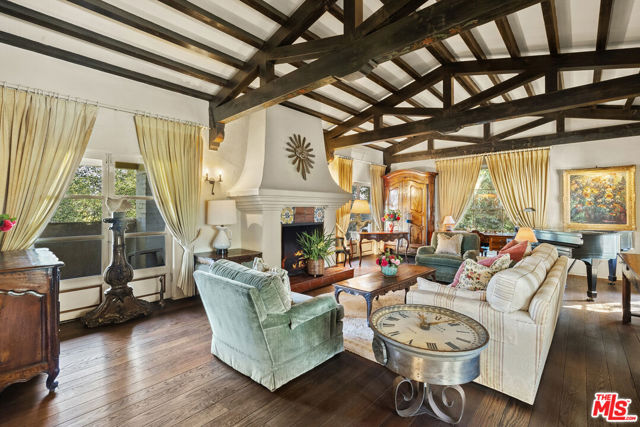 Drew Fenton | 334 N Carmelina Avenue Los Angeles CA | MLS: 7014320