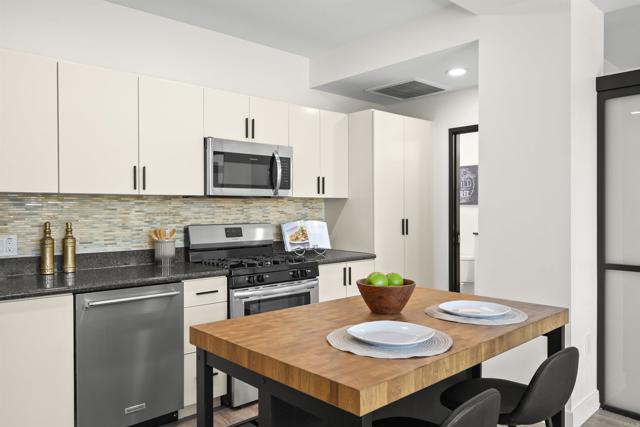 1551 4Th Avenue, San Diego CA: https://media.crmls.org/mediaz/461123a7-9ea0-4027-98bf-b40d37dea9d1.jpg