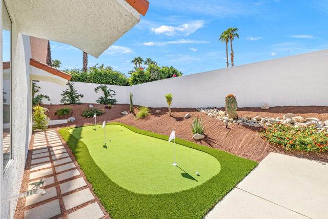 47215 Heliotrope Drive, Palm Desert CA: https://media.crmls.org/mediaz/46117431-9069-473f-95ed-6a6d98d4d81c.jpg