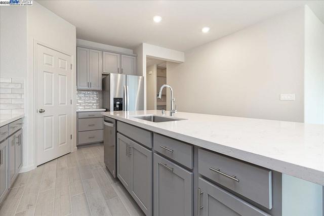 1710 Yukon Territory Ave, Manteca CA: https://media.crmls.org/mediaz/4611819a-4598-4383-bdf8-ca8cfb62dfdb.jpg