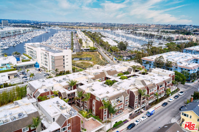 4250 Via Dolce, Marina del Rey CA: https://media.crmls.org/mediaz/4611a408-d5d5-4688-b65a-899d81955172.jpg