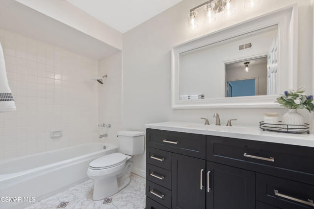 30979 Old Colony Way, Westlake Village CA: https://media.crmls.org/mediaz/4611f138-8c41-4496-bc4a-f60739fb053c.jpg