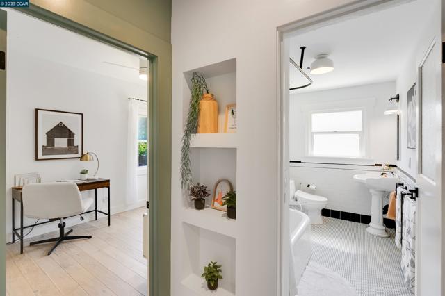 3018 Courtland Ave, Oakland CA: https://media.crmls.org/mediaz/46124806-f32e-4465-b907-bef6dee4fb7c.jpg