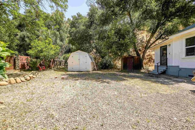 75 Kilkare Rd, Sunol CA: https://media.crmls.org/mediaz/4612cb4f-8535-45c5-8386-e57cb4016dc4.jpg