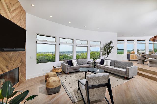 1749 Noma Lane, Encinitas CA: https://media.crmls.org/mediaz/46138773-7cf4-4b52-b5c1-14f570915b44.jpg