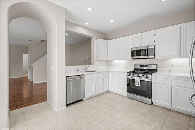 Detail Gallery Image 11 of 39 For 638 Sumner Way #2,  Oceanside,  CA 92058 - 4 Beds | 2/1 Baths