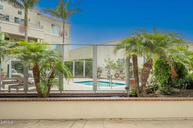 4256 Tradewinds Drive, Oxnard CA: https://media.crmls.org/mediaz/4613a0bb-8249-45ac-a8a6-02163ad5be68.jpg