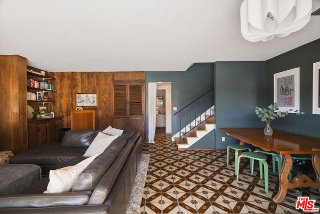 4748 Round Top Drive, Los Angeles CA: https://media.crmls.org/mediaz/4613c871-9275-4809-b87f-b1b8f1a1a3be.jpg