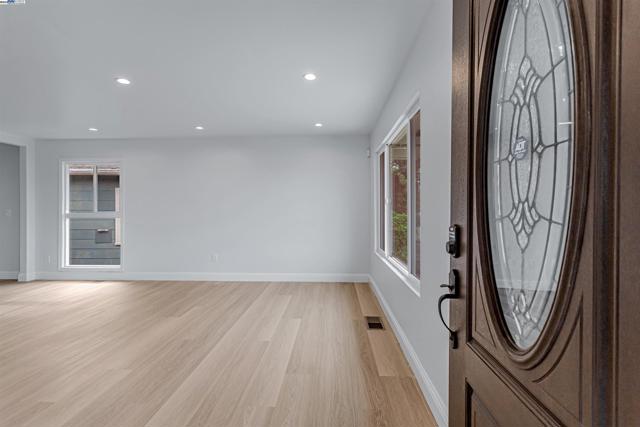 Image 5 of 35 For 158 Baxter St.