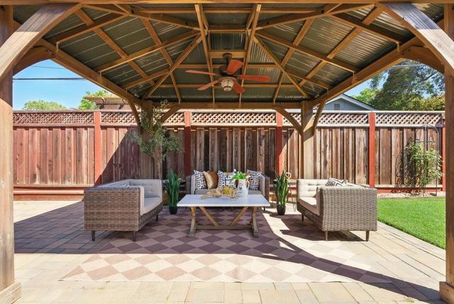 511 Marine View Avenue, Belmont CA: https://media.crmls.org/mediaz/46148002-e511-4e4f-aeaa-66abb0713e3c.jpg