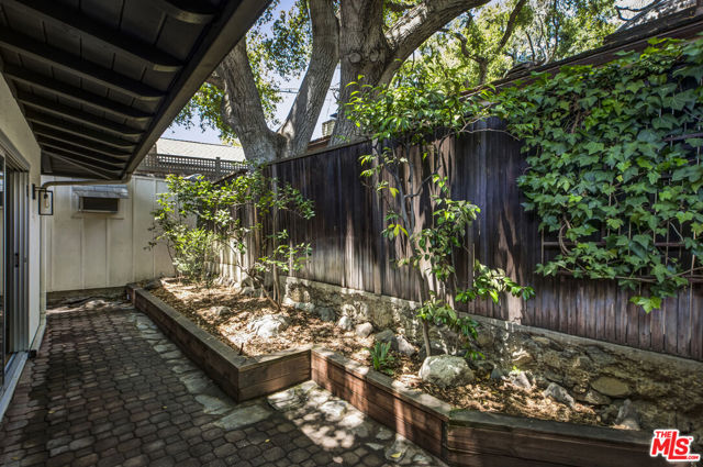 1943 Coolidge Avenue, Altadena CA: https://media.crmls.org/mediaz/4614c9c1-2201-46d9-a833-930d504c43bd.jpg