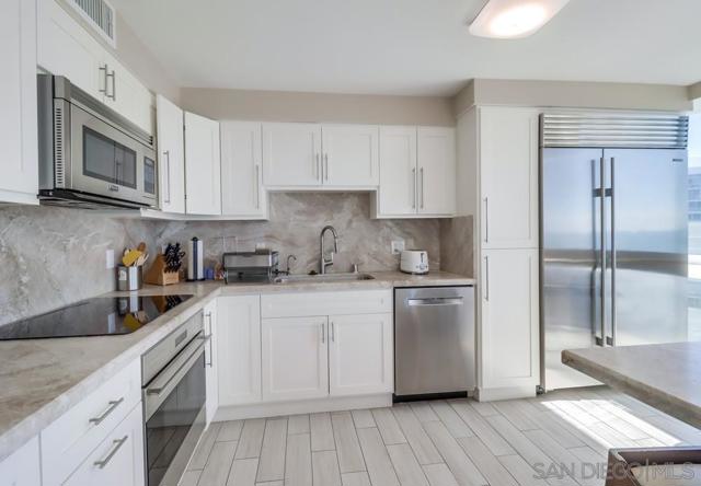 1730 Avenida Del Mundo, Coronado CA: https://media.crmls.org/mediaz/4614d26c-4acb-47f8-982a-198539f13123.jpg