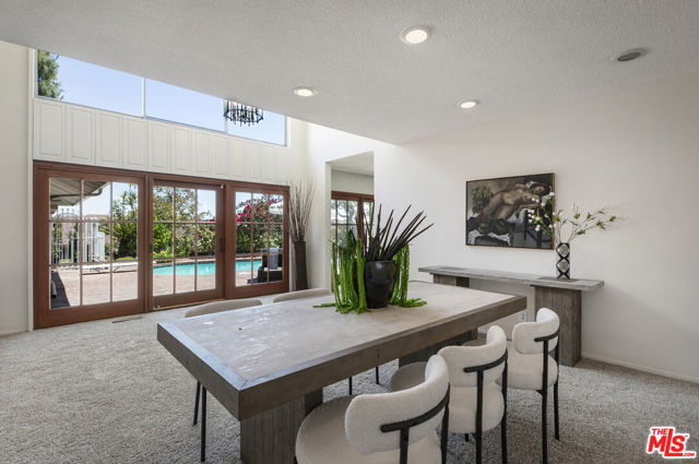 5136 Los Bonitos Way, Los Angeles CA: https://media.crmls.org/mediaz/46150a35-edcc-40ad-8f7b-48528768f06a.jpg