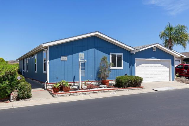 5188 Weymouth Way, Oceanside CA: https://media.crmls.org/mediaz/46156998-7982-4271-af50-07efb1e91c2e.jpg