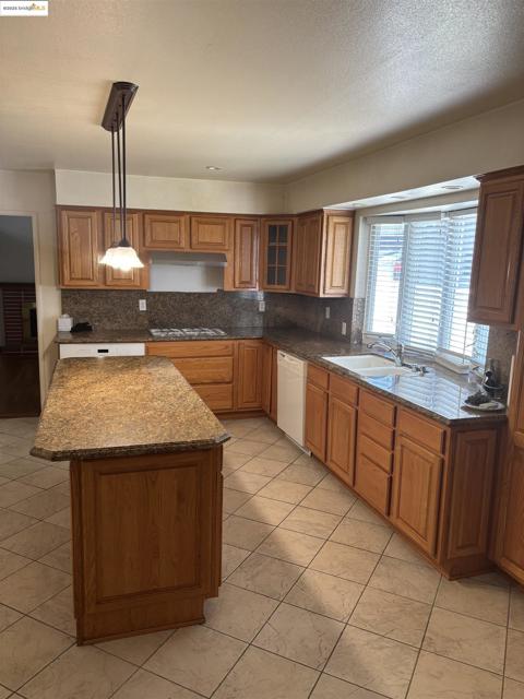 1310 B St, Antioch CA: https://media.crmls.org/mediaz/46157c8a-7827-40c7-a2ca-1684446c822f.jpg