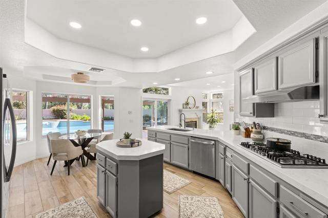 Detail Gallery Image 4 of 60 For 16883 Saint Andrews Dr, Poway,  CA 92064 - 5 Beds | 5/1 Baths