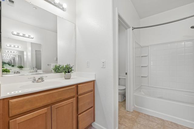 6677 S Mariposa Ln, Dublin CA: https://media.crmls.org/mediaz/46169b37-bc16-48e6-b718-88bbc6d679e7.jpg