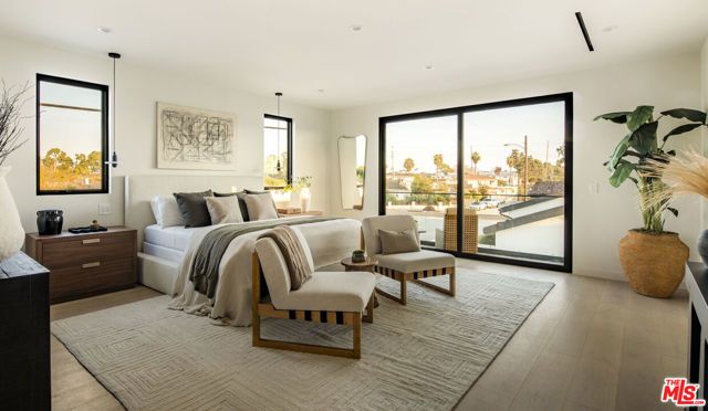 12806 Admiral Avenue, Los Angeles CA: https://media.crmls.org/mediaz/4617358c-ed59-48c3-8094-6ebd0bd58f03.jpg