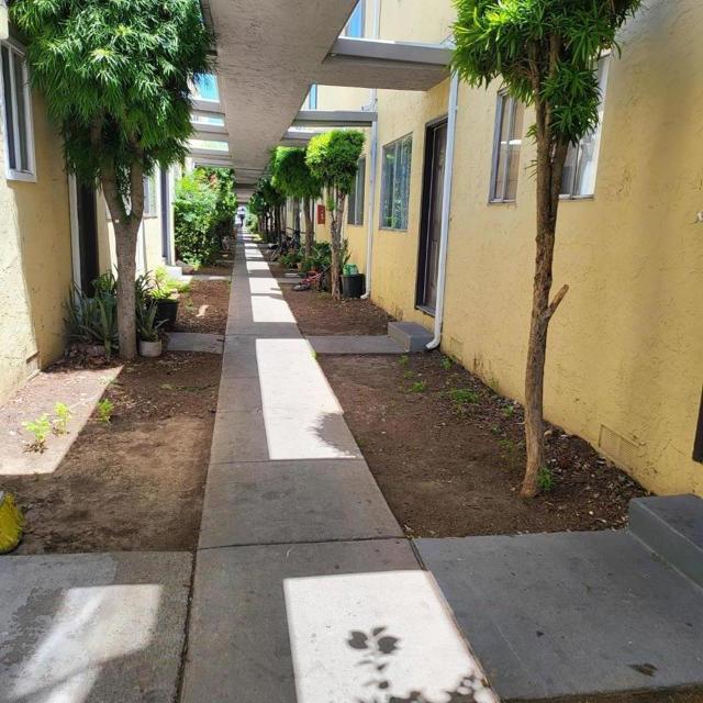 1851 Clarke Avenue, East Palo Alto CA: https://media.crmls.org/mediaz/46178fd1-33a0-4815-b1a9-594bfc65e762.jpg