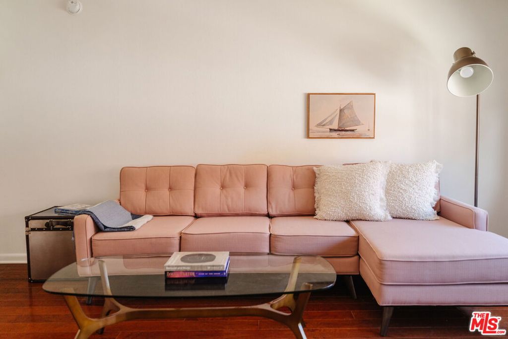https://media.crmls.org/mediaz/4617c439-c7f7-4fdf-8d9d-4ab001833cbe.jpg?preset=X-Large