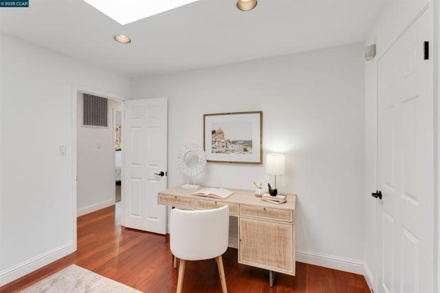 2424 San Miguel Dr, Walnut Creek CA: https://media.crmls.org/mediaz/46182167-07ba-41ad-93c1-b8d0deb91c1d.jpg