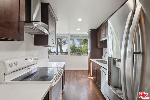 4275 Via Arbolada, Los Angeles CA: https://media.crmls.org/mediaz/4618329a-98df-4d31-a1b2-0958154eb104.jpg
