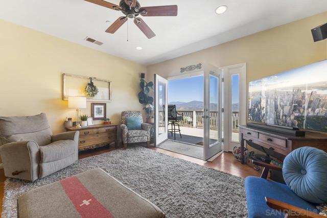 2216 Crest Dr, El Cajon CA: https://media.crmls.org/mediaz/461846cc-cf3f-405b-bd18-33a79e20ca71.jpg