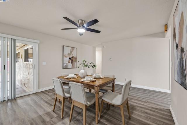2702 Chinook Ct, Union City CA: https://media.crmls.org/mediaz/461889e6-d3b4-4ecd-9350-e27ed9ff7881.jpg