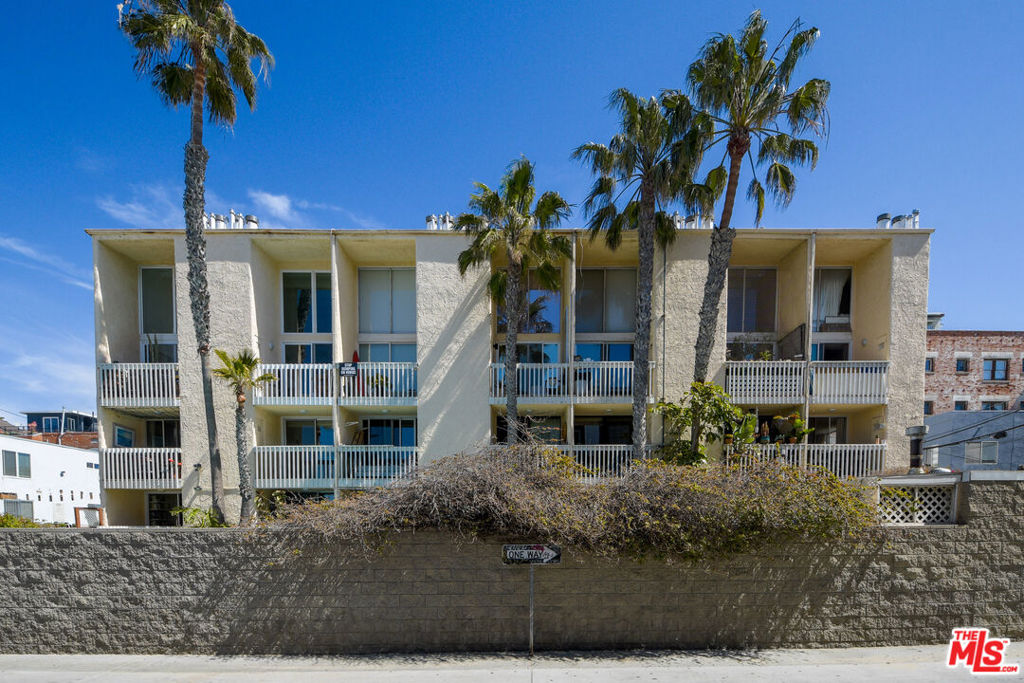 22 Navy Street #103