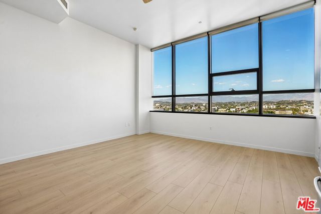 1100 Wilshire Boulevard, 1804 photo 4