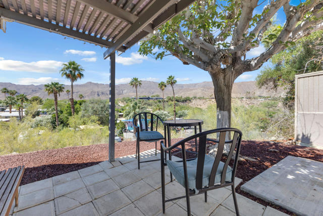 40 Country Club Drive, Palm Desert CA: https://media.crmls.org/mediaz/4619815b-33c3-41f2-a1af-5df38d43f430.jpg