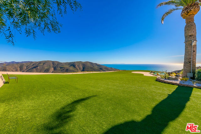 10502 Yellow Hill Road, Malibu CA: https://media.crmls.org/mediaz/4619e700-e241-4a07-b834-69a738bff6dd.jpg