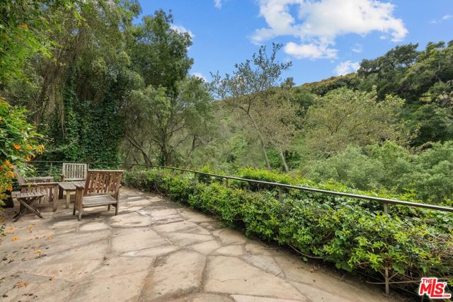 10697 Calle Quebrada, Goleta CA: https://media.crmls.org/mediaz/4619ee37-fb63-44fb-9da7-b092ee7e2f88.jpg
