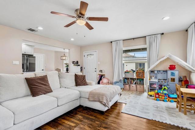 821 Maria Avenue, Spring Valley CA: https://media.crmls.org/mediaz/461a5e88-d5b3-4a55-a4da-fcdff2951cc0.jpg