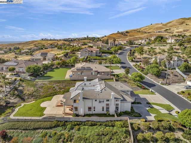 48912 Crown Ridge Cmn, Fremont CA: https://media.crmls.org/mediaz/461b72ef-0460-4e9b-9808-702d17a5d9a9.jpg