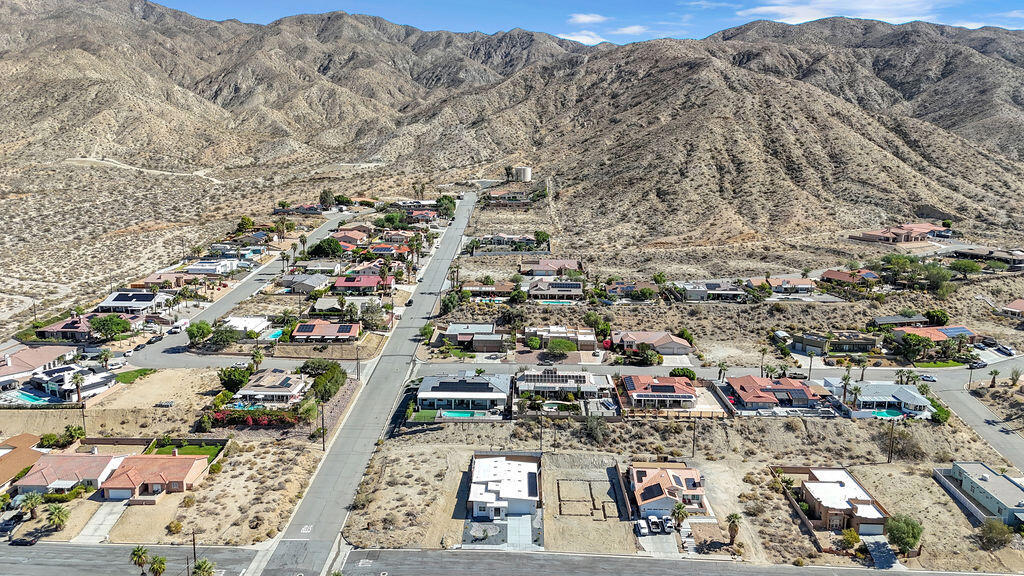 https://media.crmls.org/mediaz/461bb809-e04c-45a1-8e3f-ecde1201b98a.jpg?preset=X-Large