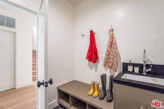 2455 23rd Street, Santa Monica CA: https://media.crmls.org/mediaz/461bd846-ae1f-494b-995d-72c4feea35cd.jpg